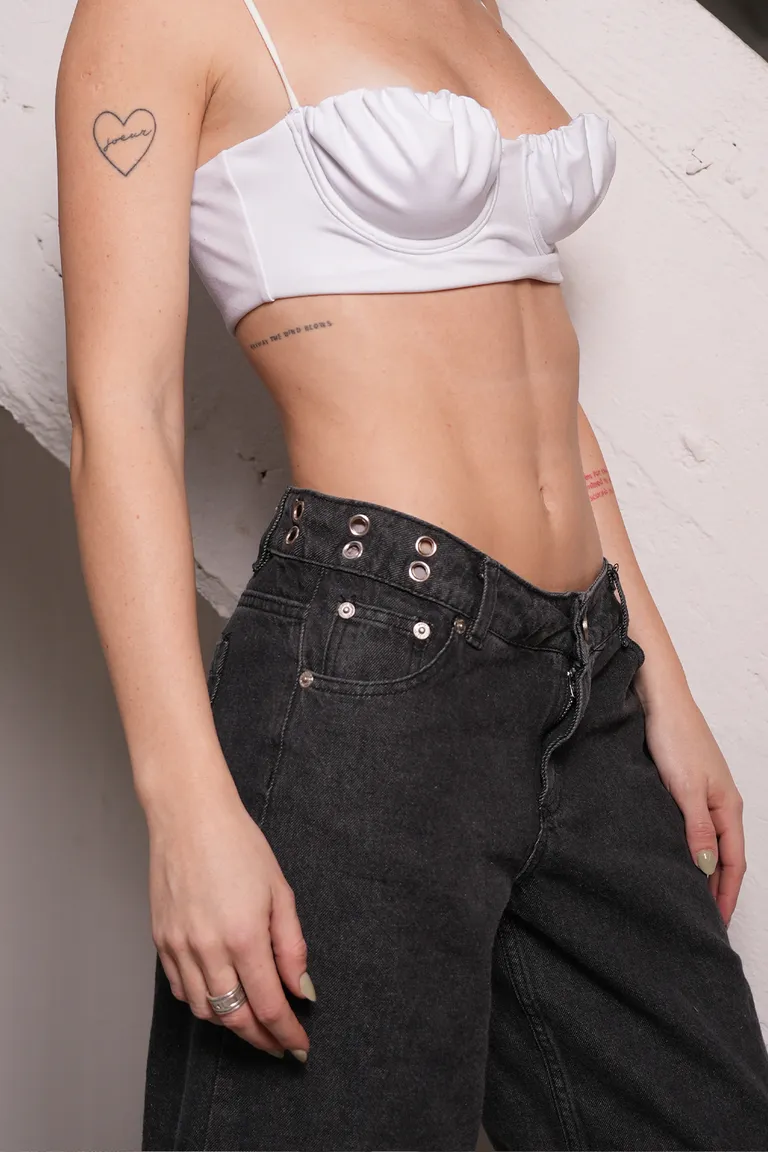 Pantalón denim recto y clásico en color negro para mujer de Top White en Pantalones para argentina