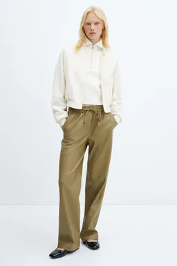 Pantalón símil cuero elastizado de Mango en Pantalones para argentina