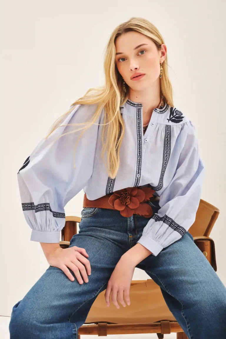 Camisa blanca de estilo amplio con bordado sutil de Rapsodia en Camisas para argentina