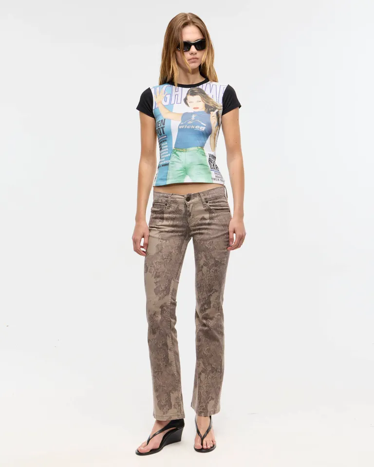 Remera de algodón con estampado gráfico y ajuste ceñido de Ay Not Dead en Remeras para argentina