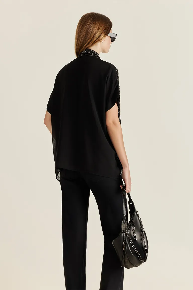 Kimono Mara: Prenda elegante y versátil en gasa bordada con canutillos de Tucci en Kimonos para argentina