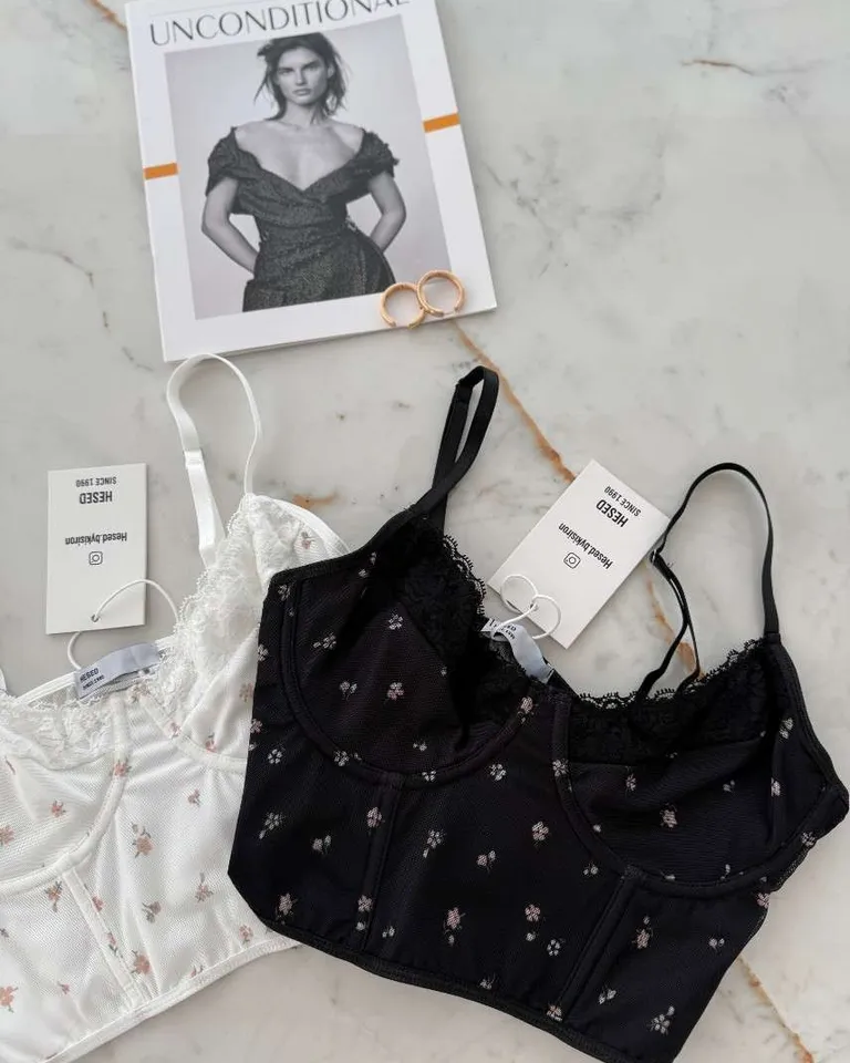 Top corsetero importado con estampa floral y breteles ajustables de Hesed en Tops para argentina