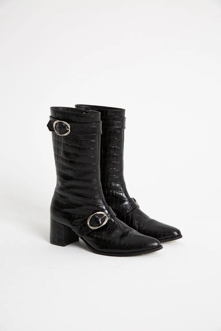 Elegantes botas altas de diseño versátil y moderno, en 100% cuero de Naíma en Botas y Botinetas para argentina