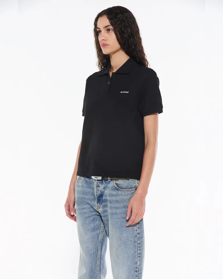 Chomba de cuello polo con logo bordado, manga corta y calce regular de Ay Not Dead en Remeras para argentina