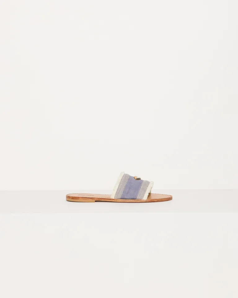 Sandalias Copacabana de denim con flecos y aplique de metal de Jazmin Chebar en Sandalias para argentina