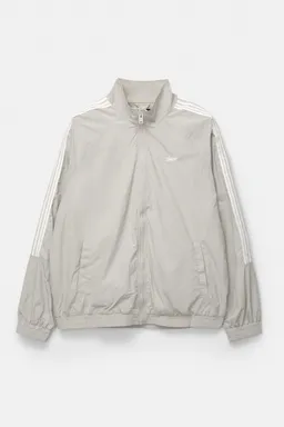 Chubasquero rayas laterales stwd de Pull&Bear en Abrigos y Camperas para argentina
