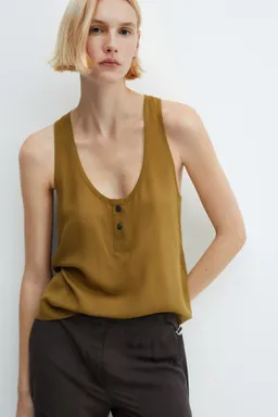Top fluido con botones de Mango en Tops para argentina