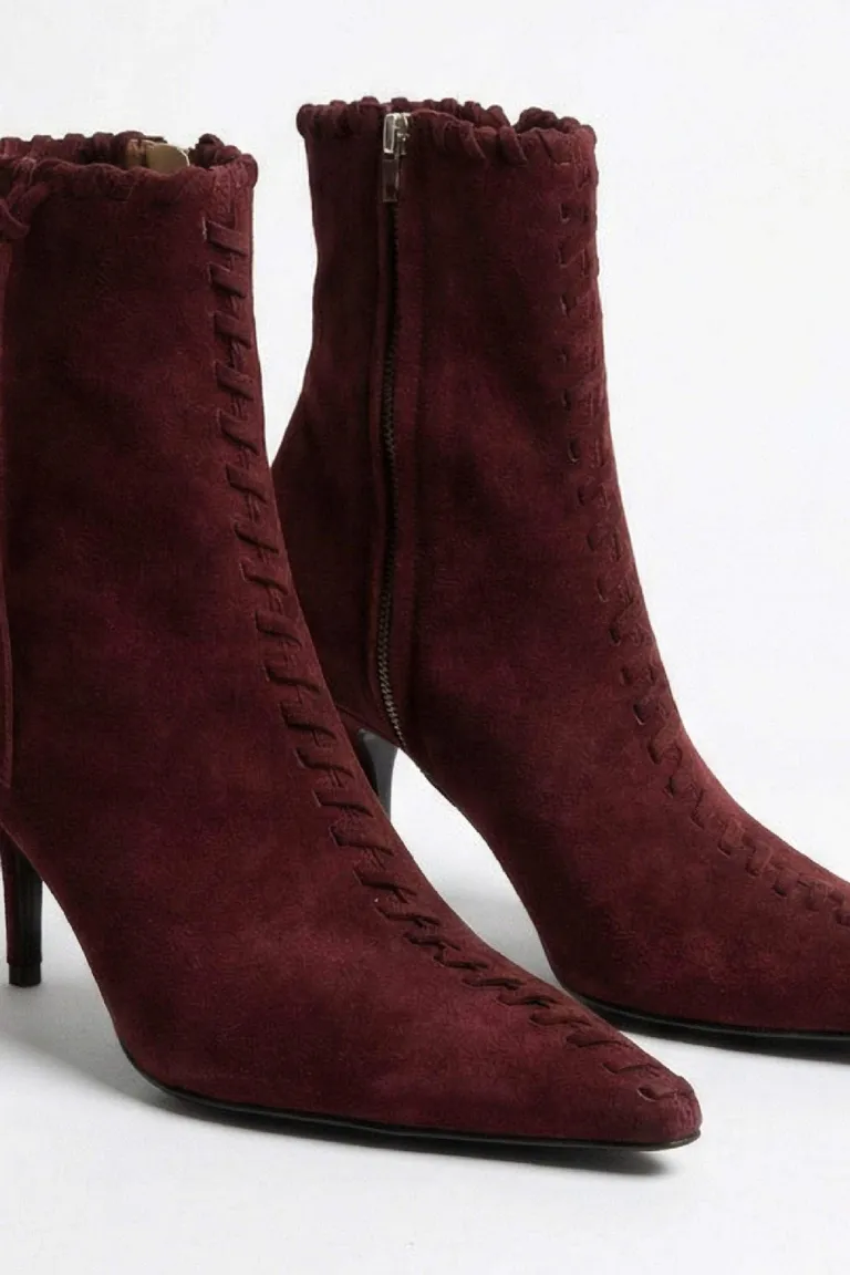 Botinetas de caña baja con detalle de trenzados y tacón fino de Maria Cher en Botas y Botinetas para argentina