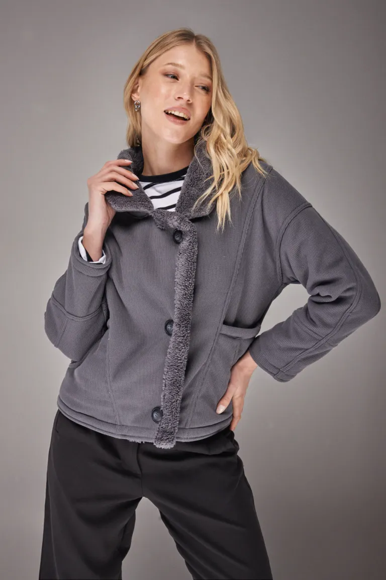 Chaqueta gris de diseño moderno y versátil para mujer de Apricot en Chaquetas para argentina