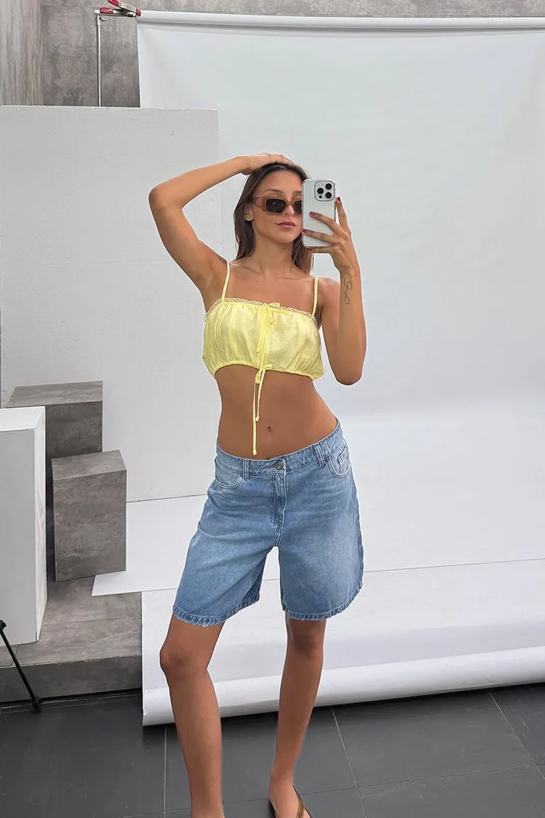 Shorts de jean de corte modular y diseño contemporáneo para mujer de Sofia Sarkany en Shorts para argentina