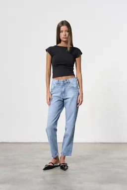 Jean denim mom corte clásico de Magda en Pantalones para argentina