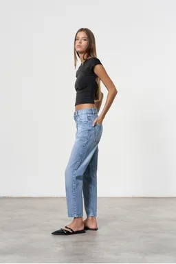 Jean denim mom corte clásico de Magda en Pantalones para argentina