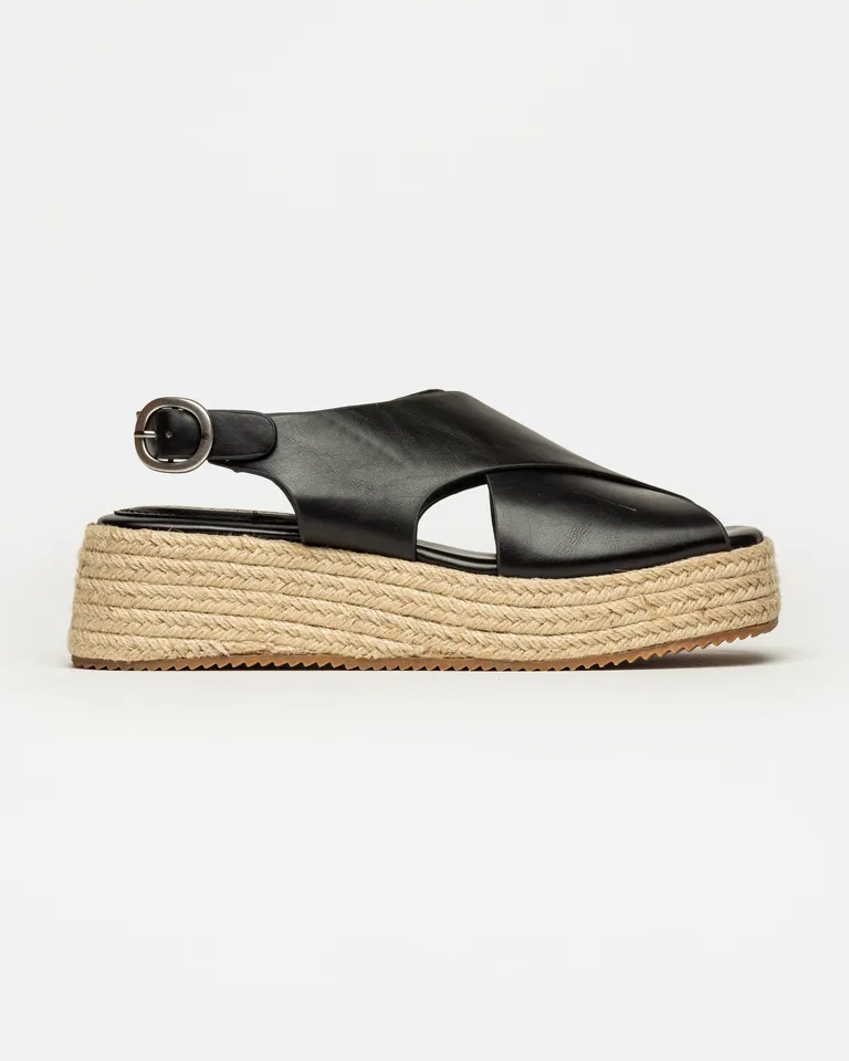 Sandalias de diseño envolvente con base de altura media y suela de goma de Prüne en Sandalias para argentina