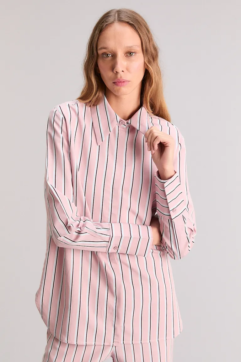 Camisa oversize manga larga con puños altos y cartera escondida de Kosiuko en Camisas para argentina