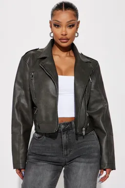 Campera moto staten island de Fashion Nova en Chaquetas para argentina