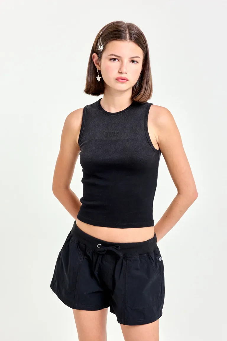 Top de algodón negro con estampado artesanal en diseño único de 47 Street en Tops para argentina