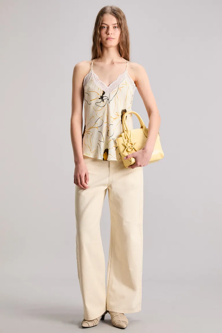 Elegante Top Floral Charm de Corte Regular y Escote en V de Kosiuko en Tops para argentina
