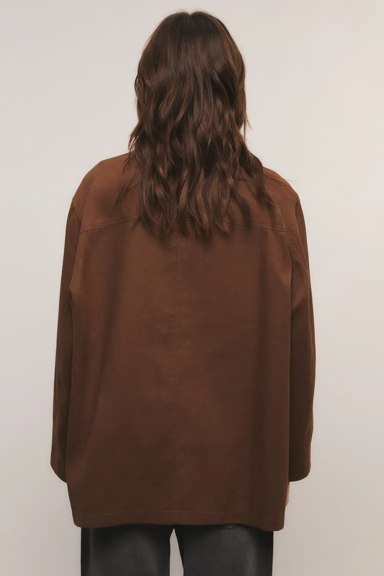 Chaqueta de corte recto con cuello camisero, cierre de broches y bolsillos delanteros de Kosiuko en Chaquetas para argentina