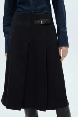 Falda midi denim con hebilla de Mango en Faldas para argentina