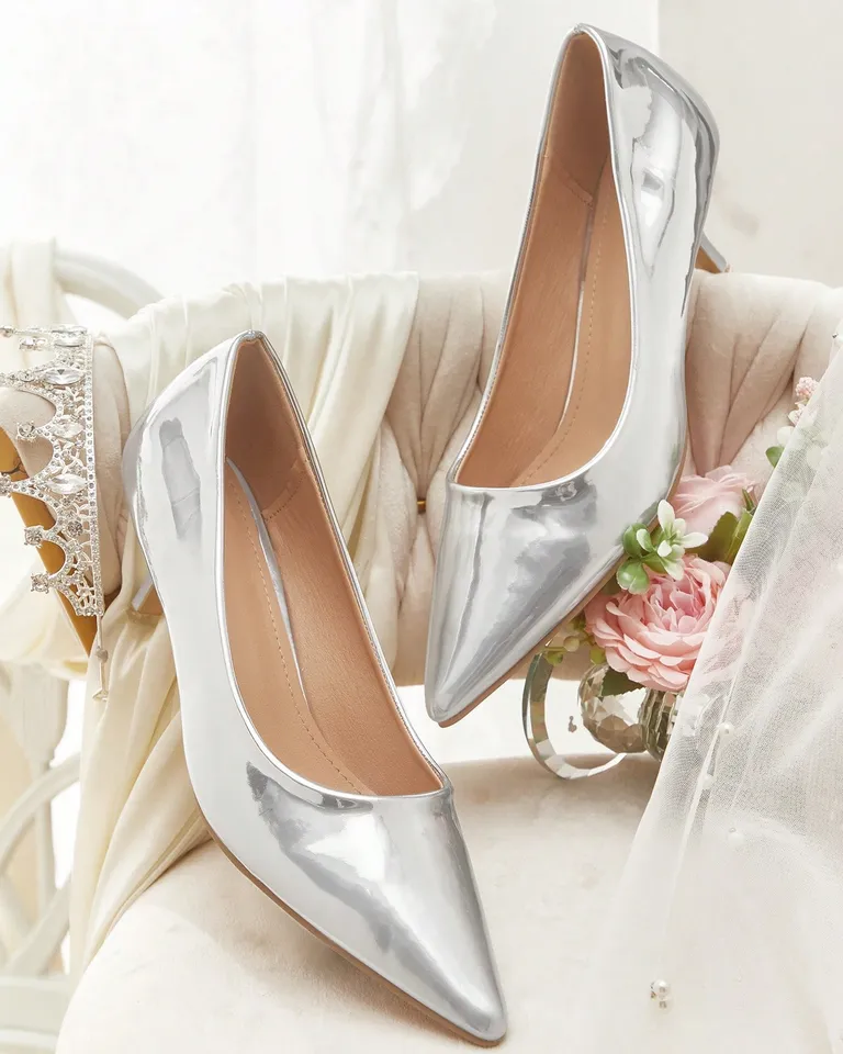 Stilettos minimalistas punta fina de Cuccoo en Zapatos con Tacos para argentina