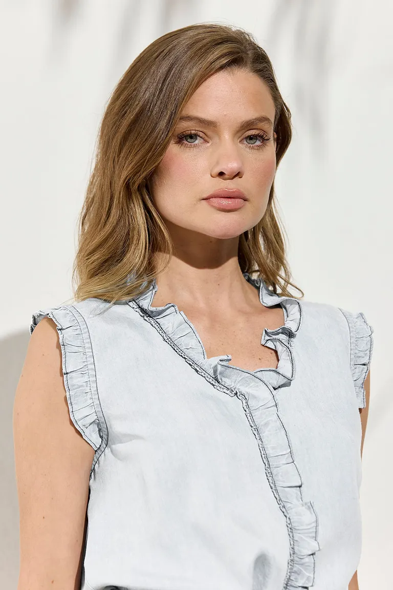 Blusa sin mangas con volados, escote en V y detalle de terminaciones en la cartera de Indiastyle en Blusas para argentina