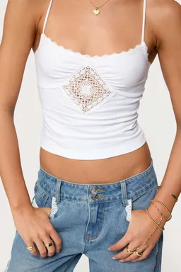 Musculosa morena con encaje de Edikted en Tops para argentina