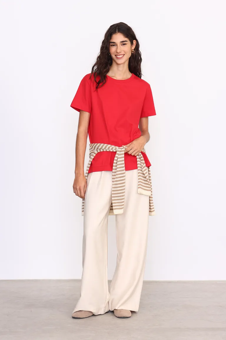 Remera de jersey de corte recto y holgado con cuello redondo y mangas cortas de Yagmour en Remeras para argentina