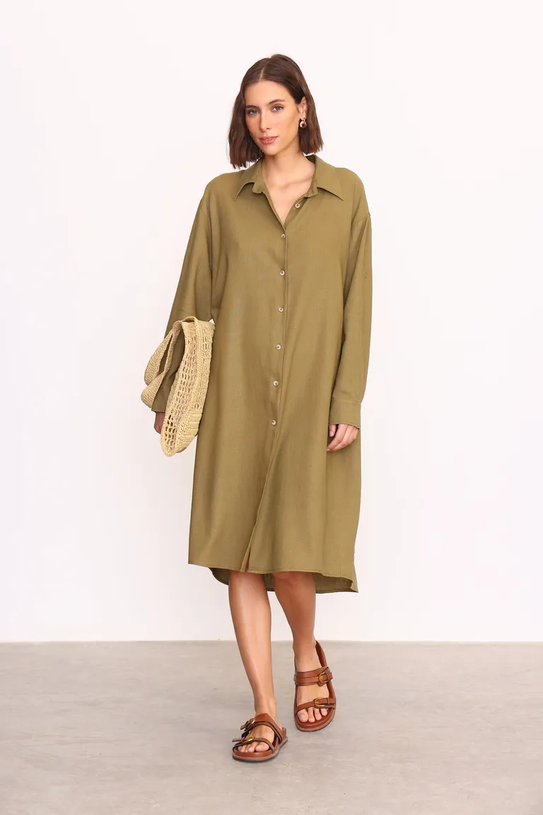 Vestido camisero confeccionado en lino de corte holgado y diseño sencillo de Yagmour en Vestidos para argentina