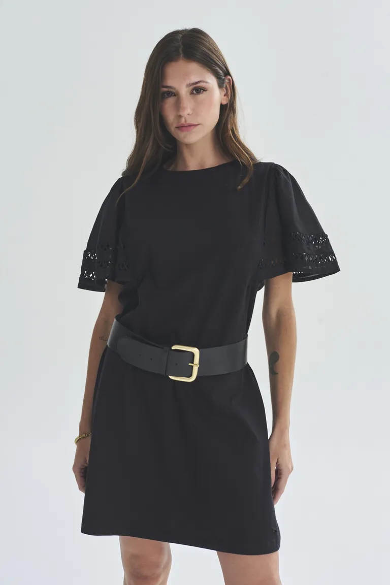 Vestido negro de manga corta con cinturón - Diseño sofisticado y elegante de Akiabara en Vestidos para argentina