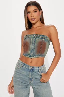Top denim lavado feel good de Fashion Nova en Tops para argentina