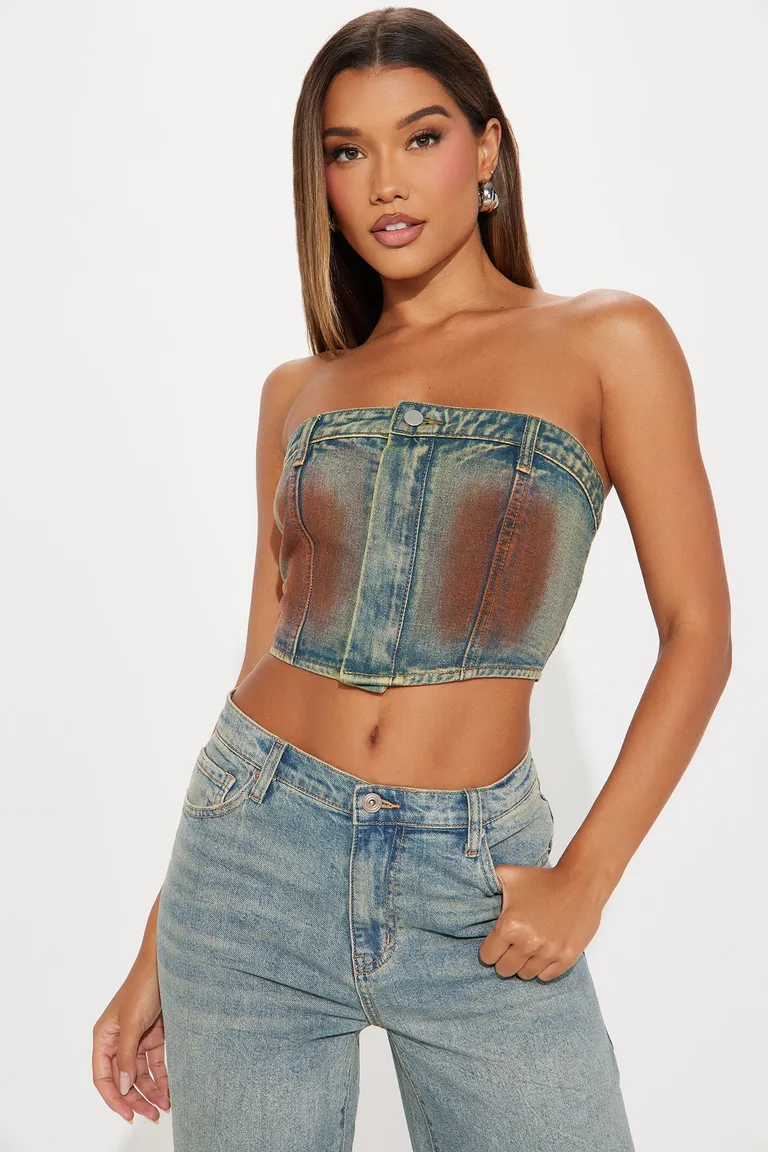 Top denim lavado feel good de Fashion Nova en Tops para argentina