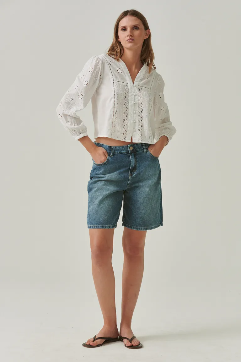 Bermuda de denim de tiro medio con diseño clásico y detalles funcionales de Sweet en Shorts para argentina