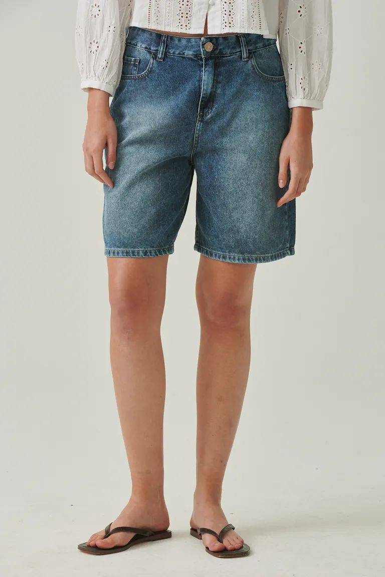 Bermuda de denim de tiro medio con diseño clásico y detalles funcionales de Sweet en Shorts para argentina