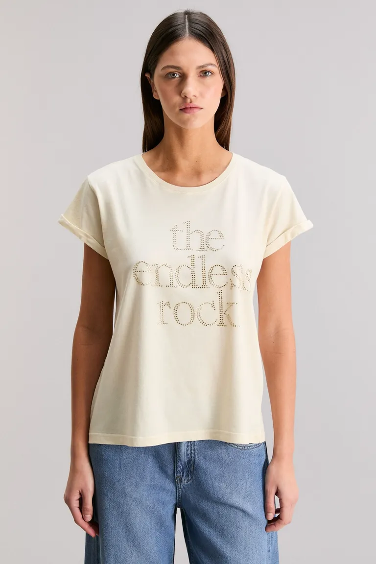Remera de estilo casual y elegante con diseño exclusivo de Kosiuko en Remeras para argentina