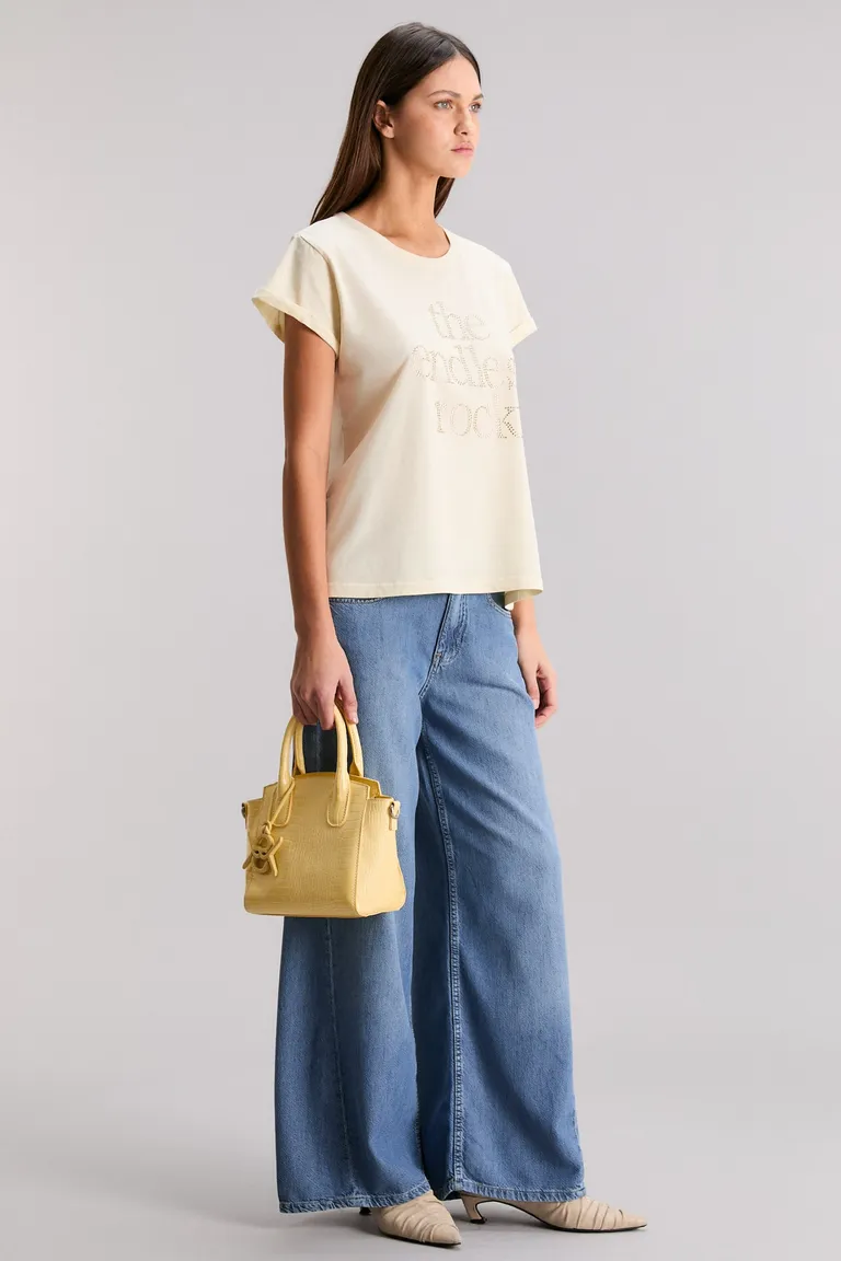 Remera de estilo casual y elegante con diseño exclusivo de Kosiuko en Remeras para argentina
