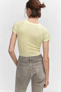 Remera detalle costura de Mango en Remeras para argentina