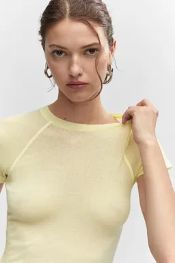 Remera detalle costura de Mango en Remeras para argentina