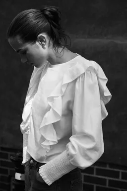 Blusa fruncida con volantes de Mango Teen en Blusas para argentina