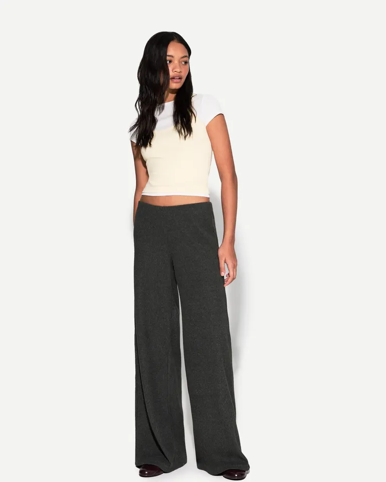 Pantalón wide leg rib soft de Bershka en Pantalones para argentina