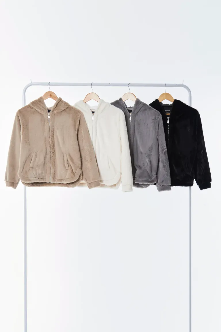 Campera suzy: Chaqueta de diseño versátil y elegante para el día a día de la mujer de Apricot en Chaquetas para argentina