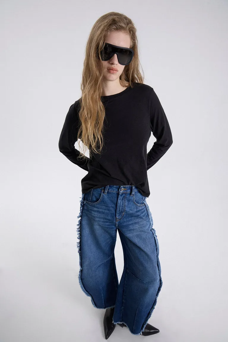 Remera de manga larga con escote redondo y diseño liso de calce cómodo de Maria Cher en Remeras para argentina