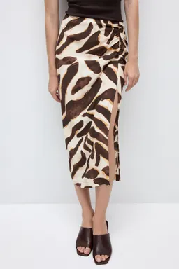 Falda drapeada animal print de Mango en Faldas para argentina