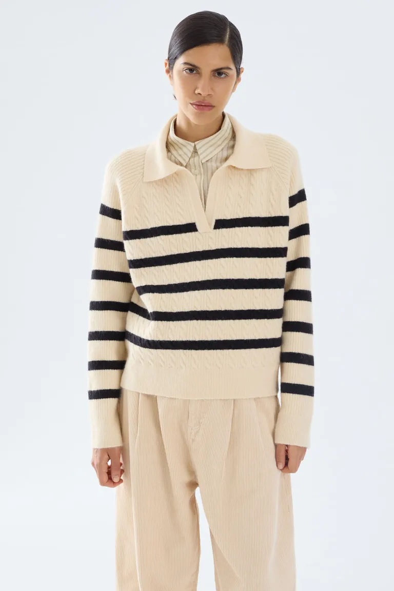 Sweater con cuello polo y diseño a rayas horizontales con terminación de mangas largas de Portsaid en Buzos y Sweaters para argentina