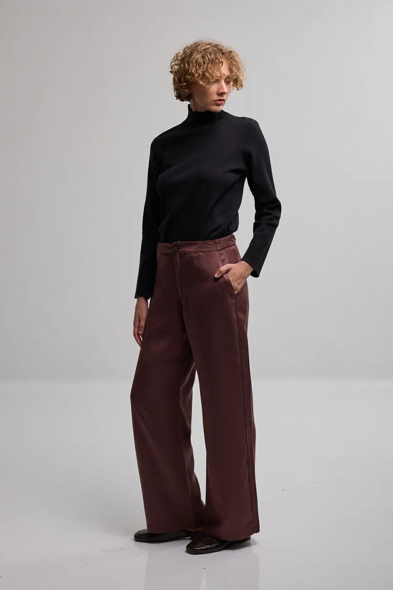 Sweater de punto con cuello alto y mangas largas de calce recto de Kill en Buzos y Sweaters para argentina