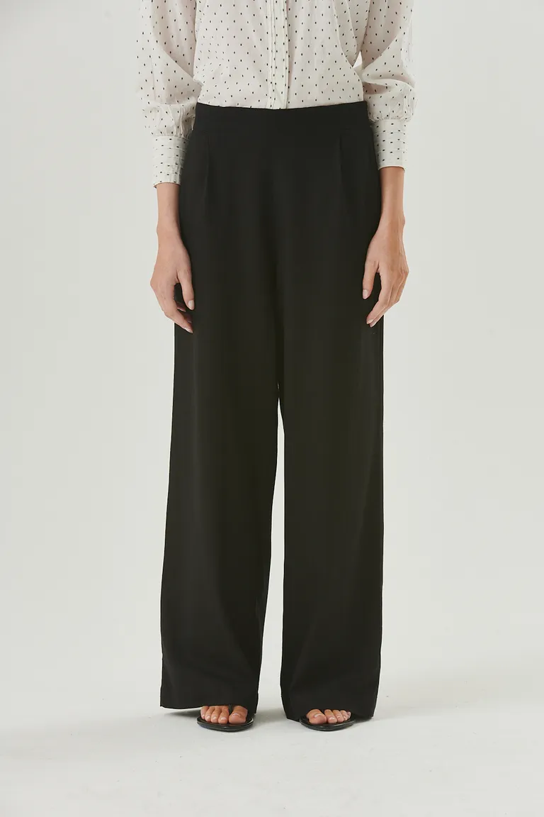 Pantalón ancho de corte elegante y ajuste cómodo para un look relajado y sofisticado de Sweet en Pantalones para argentina