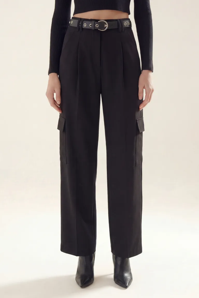 Pantalon de estilo cargo con bolsillos laterales y corte amplio en las piernas de Akiabara en Pantalones para argentina