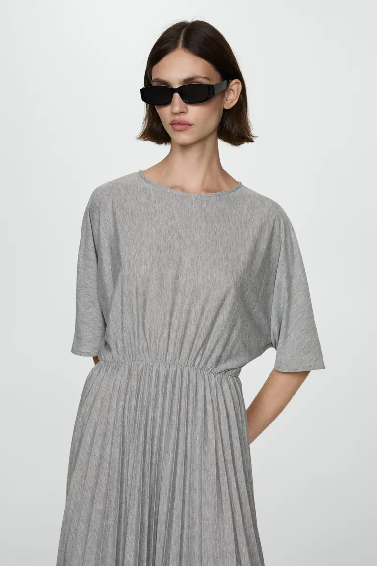 Vestido plisado cintura elástica de Mango en Vestidos para argentina