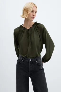 Blusa manga abullonada de Mango en Blusas para argentina
