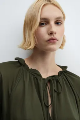 Blusa manga abullonada de Mango en Blusas para argentina