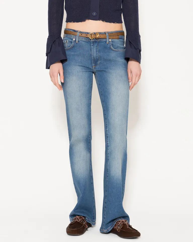 Pantalones vaqueros de tiro bajo con ajuste a la cadera y tono verdoso de Jazmin Chebar en Pantalones para argentina